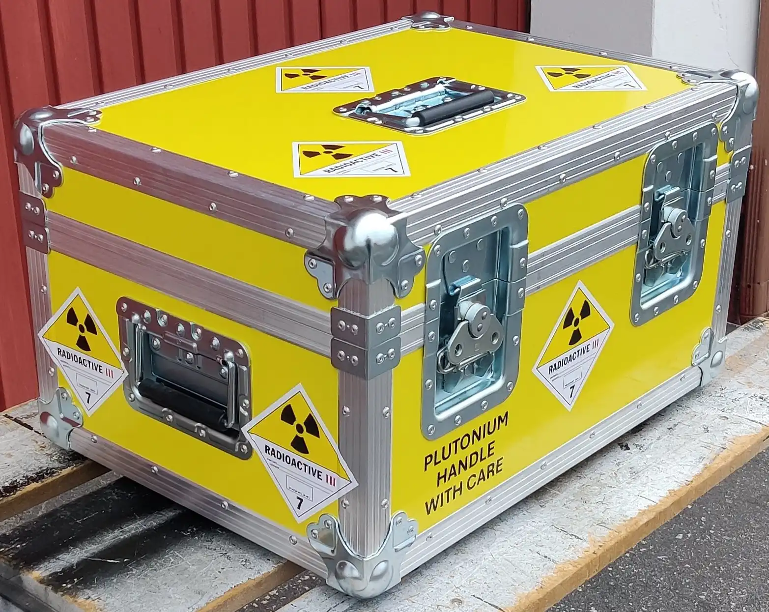 Replica de caja de plutonio hecha a mano con calidad profesional