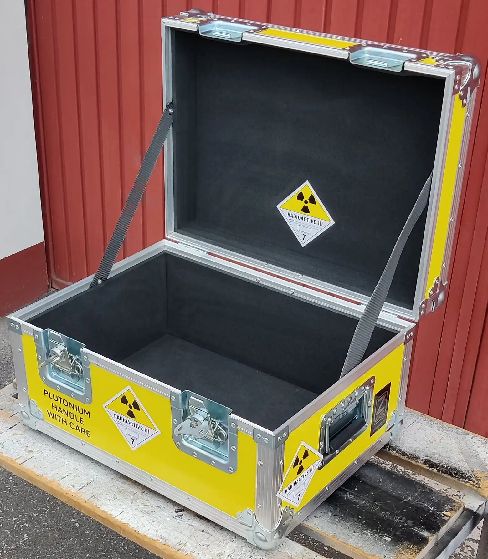 Replica de caja de plutonio hecha a mano con calidad profesional